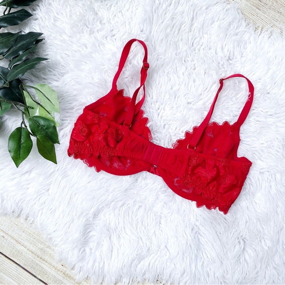Victoria’s Secret Red Floral Appliqué Lace Bra - Picture 6 of 7